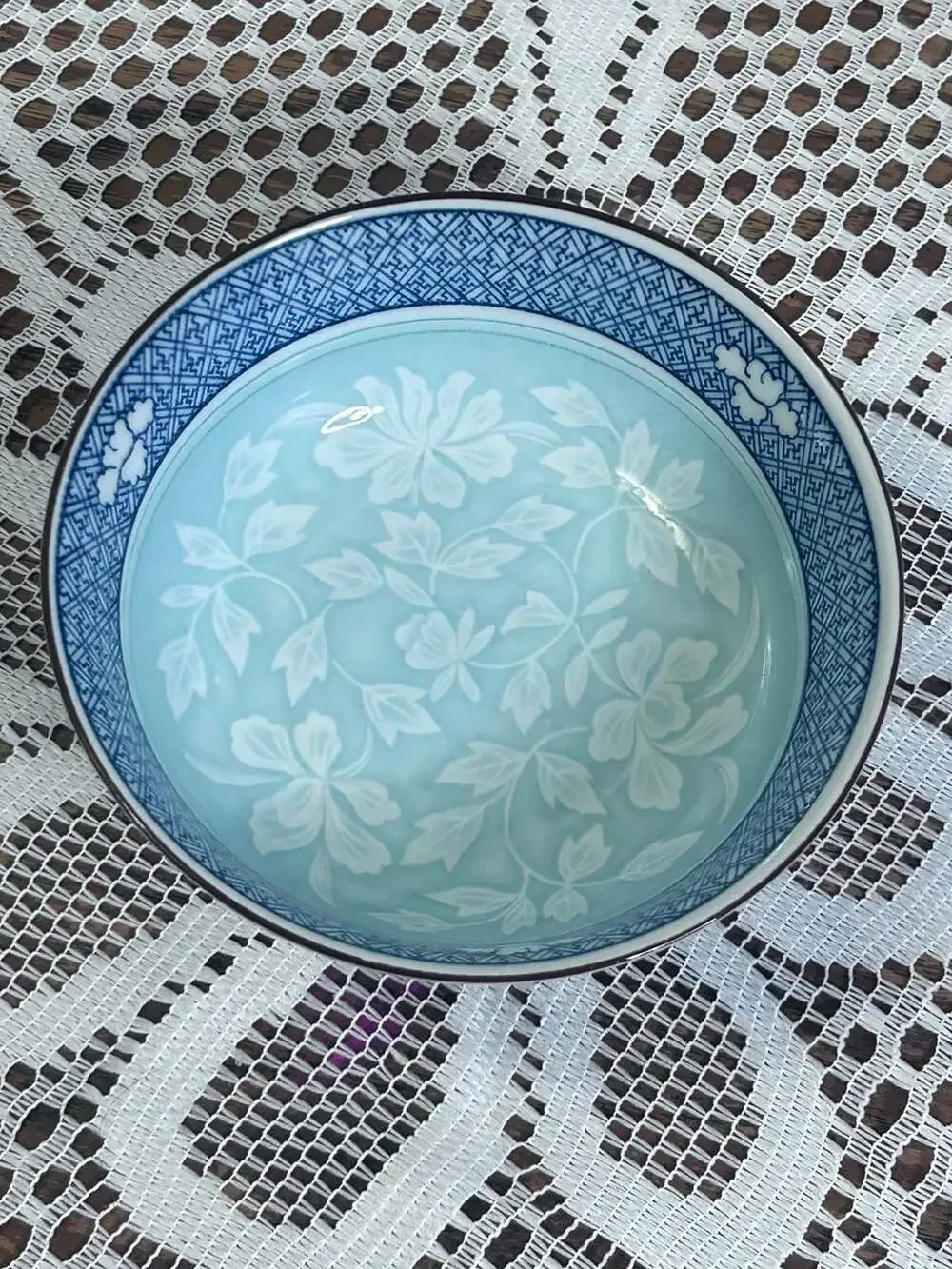 Andrea by Sadek Japanese Porcelain Blue&White Floral Bowl Geometric Rim